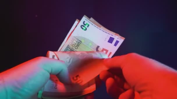 Ένα Αντρικό Χέρι Μετράει Λεφτά Του Ευρώ — Αρχείο Βίντεο