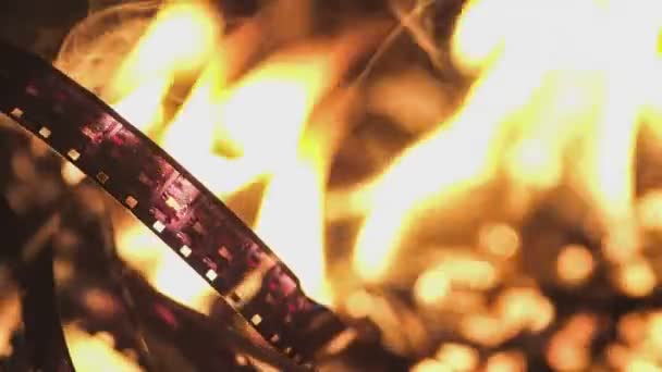 燃烧8Mm薄膜的火焰细节 — 图库视频影像