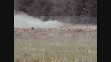 PARIS, FRANSA MAYIS 1975: Oto renault alp a310 hızlı bir rali yarışı toz içinde