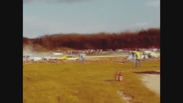 1975年5月 在70年代与雷诺高山 保时捷911 胜利和兰西亚战略的泥巴拉力赛 — 图库视频影像