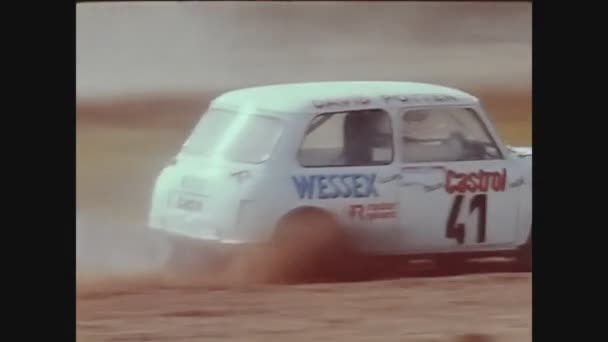 Παρισι Γαλλια Μάιος 1975 Car Peugeot 104 Τρέχει Ένα Γρήγορο — Αρχείο Βίντεο