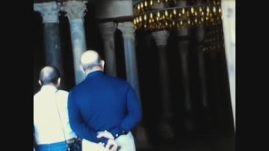 CASABLANCA, FOCCO HAZİRAN 1977: Turistler 70 'lerde bir camiyi ziyaret ettiler