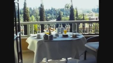 MARRAKECH, Fas HAZİRAN 1972: 70 'lerde Fas kahvaltı terası