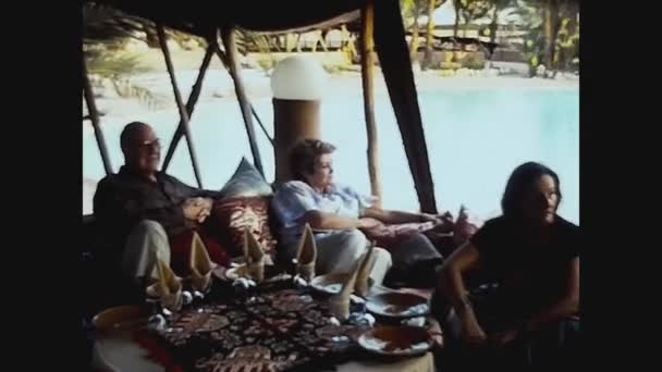 Marrakech Morocco Czerwiec 1972 Widok Kurortu Maroku Ludźmi Relaksującymi Się — Wideo stockowe
