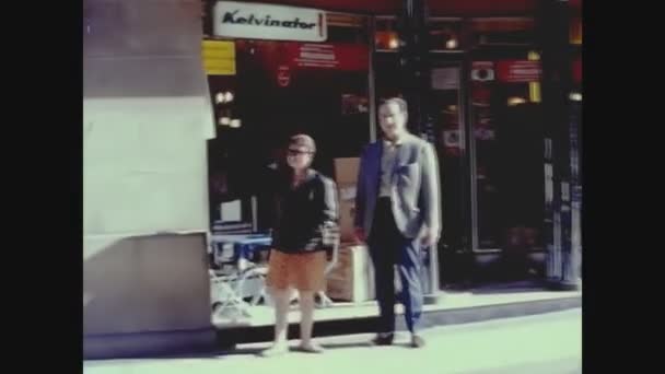 Alava Hiszpania 1974 Biznesmen Ulicy Miasta Oznacza Symbol Zegara Pośpiechu — Wideo stockowe