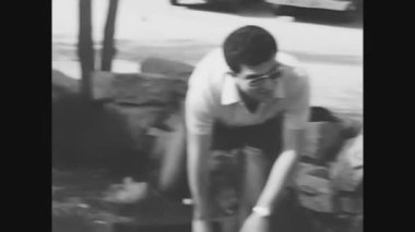 POBES, İSPAN 1973: 70 'lerde salıncakta sallanan şirin çocuk