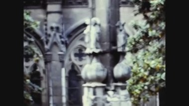 POBES, İSPAN 1973: 70 'lerde Pobes' daki San Pedro Apostol Kilisesi