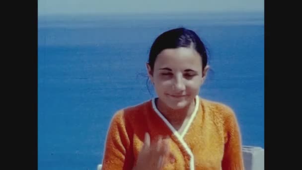 Valencia Espanha Junho 1976 Retrato Menina Sorridente Jovem Nos Anos — Vídeo de Stock