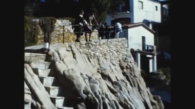 BEGUR, İspanya Nisan 1978: 70 'lerde sokaktaki yaşlı zarif insanlar grubu