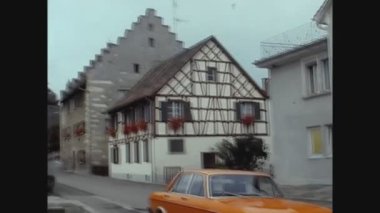 ALPIRSBACH, GERMANY 22 Temmuz 1977: 70 'lerde Stuttgart Caddesi manzarası