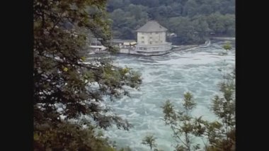RHINE FALls, GERMANY 22 HAZİRAN 1972: 70 'lerde Ren ayrıntıları düşer