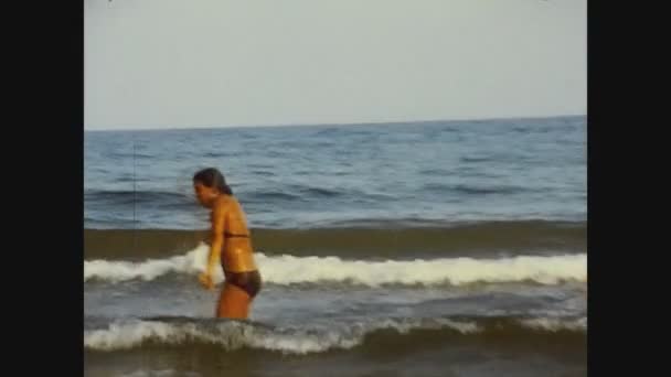 Castellon Spain August 1981 People Swim Sea Have Fun — 图库视频影像