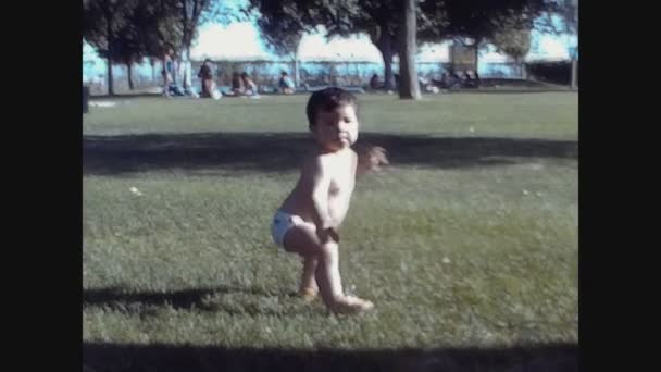 Lissabon Portugal Mai 1980 Garten Der Kindheitserinnerungen Den 80Er Jahren — Stockvideo