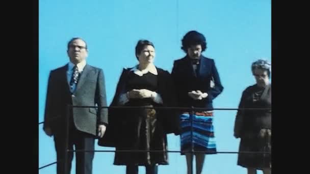 Begur Španělsko Duben 1978 Staří Lidé Turisté Jdou Dolů Schodech — Stock video