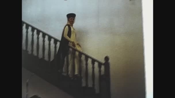 Оргаз Июнь 1975 Женщина Замаскированная Типичный Испанский Исторический Костюм Дона — стоковое видео