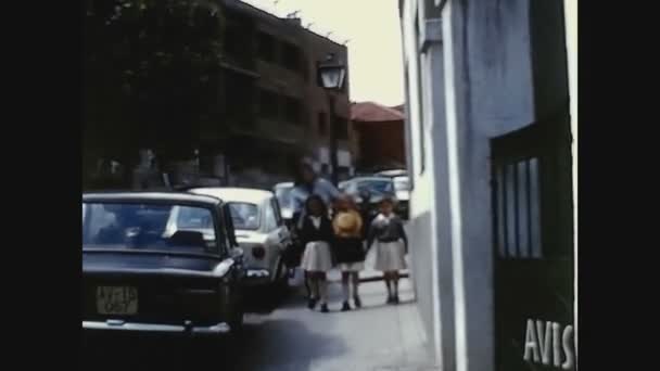 Valencia Spanya Mayıs 1975 Üniformalı Çocuklar Yıllarda Okuldan Çıkarlar — Stok video