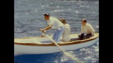 NAPLES, ITALY HAZİRAN 1964: 60 'larda Akdeniz' de tekne gezisi