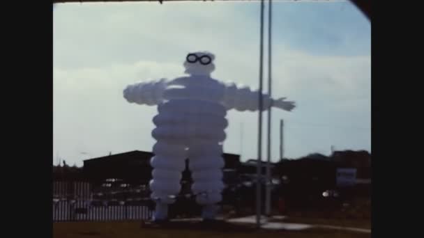 Londýn Spojené Království Květen 1987 Michelinova Maskota Autosalonu Letech — Stock video