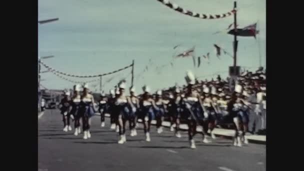 1960年 昭和35年 8月イギリス ジャージー バトル フラワーズ — ストック動画