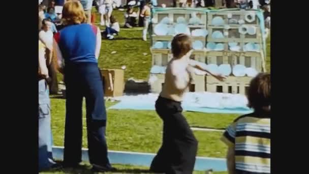 London Vereinigtes Königreich Juni 1977 Scheibenschießen Auf Einem Festival Den — Stockvideo