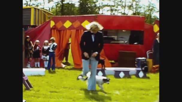 Londen Verenigd Koninkrijk Juni 1977 Dog Circus Show Outdoor — Stockvideo