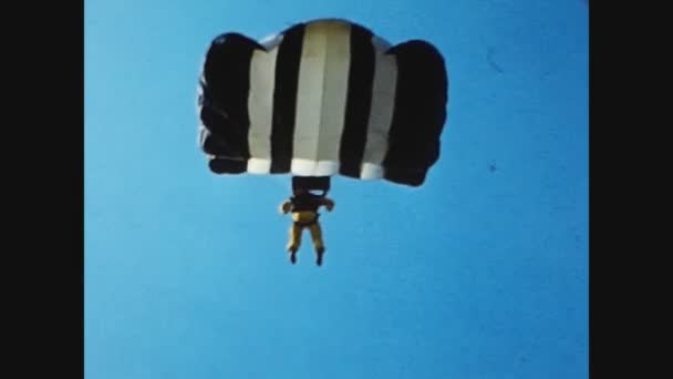 London United Kingdom June 1977 Man Goes Parachute — стоковое видео