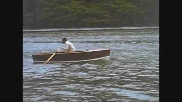 Dartmouth Ηνωμενο Βασιλειο 1967 Μικρή Βάρκα Κουπιά Στο Ποτάμι Δεκαετία — Αρχείο Βίντεο