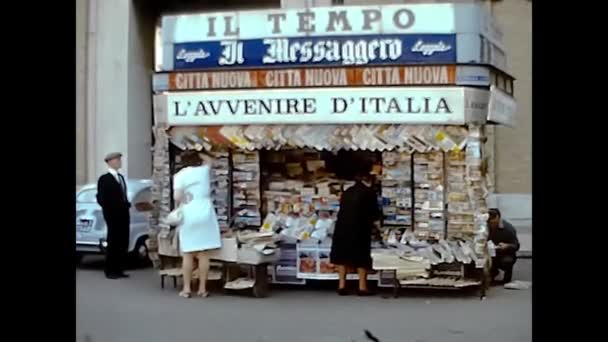 Rzym Włochy Maja 1964 Kiosk Gazetami Rzymie Latach Tych — Wideo stockowe