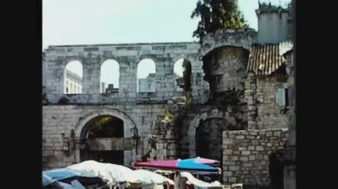 DALMATIA, CROATIA HAZİRAN 1976: 70 'lerde bölünmüş şehir manzarası