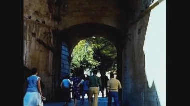 DALMATIA, CROATIA HAZİRAN 1976: 70 'lerde Hvar caddesi manzarası