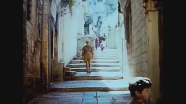 DALMATIA, CROATIA HAZİRAN 1976: 70 'lerde Hvar caddesi manzarası