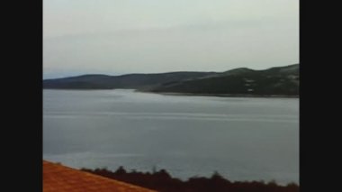 DALMATIA, CROATIA HAZİRAN 1976: 70 'lerde denizden görülen Dalmaçya manzarası
