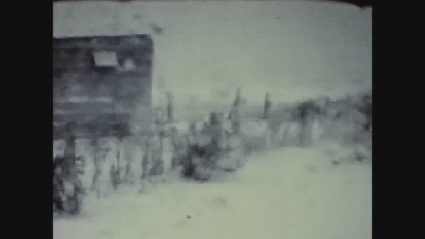 Scotland Rli Kingdom 1968 Aralik Larda Pencerenin Dışında Kar Yağıyor — Stok video