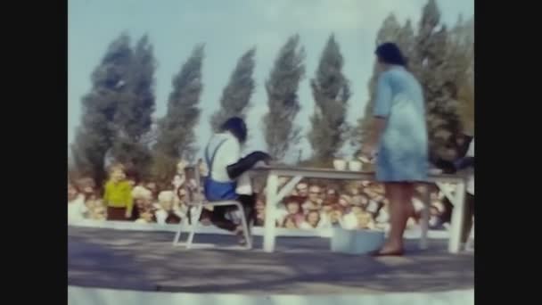 Twycross United Kingdom 1960 Шоу Обезьяной — стоковое видео