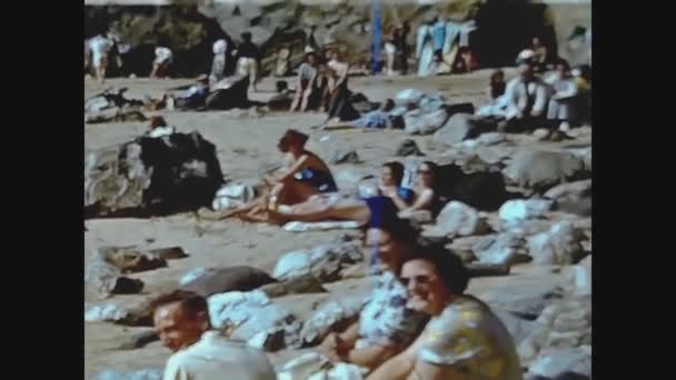 Newquay United Kingdom 1970 Люди Отдыхали Пляже Ньюкай Годах — стоковое видео