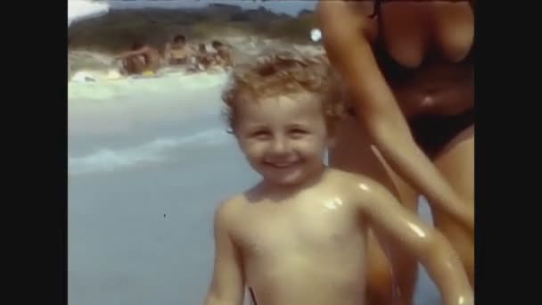 Ольбия Италия Август 1972 Ребенок Море Годах — стоковое видео