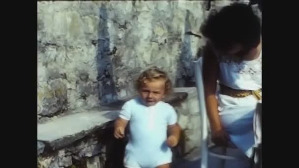 Pavia Italien April 1969 Babyporträt Familienerinnerungen Den 60Er Jahren — Stockvideo