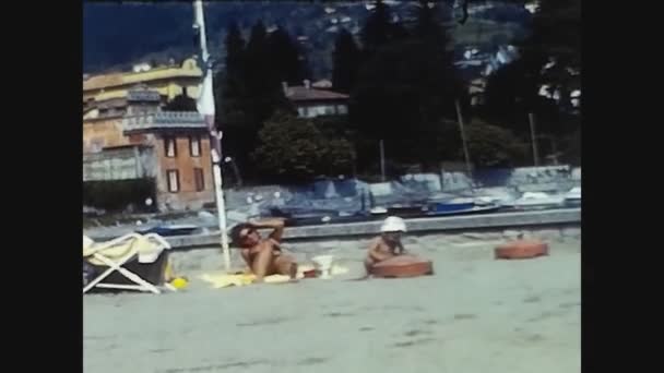 Stresa Italia Aprile 1969 Persone Vacanza Sul Lago Maggiore Stresa — Video Stock