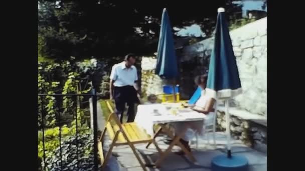 Pavia Italia Abril 1969 Familia Desayuna Jardín Los Años — Vídeos de Stock