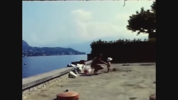Stresa Olaszország Április 1969 Emberek Nyaralni Maggiore Stresa Olaszországban Években — Stock videók