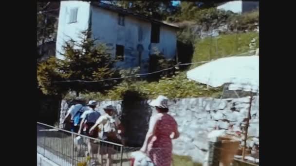 Prabello 1963 Július Olaszország Emberek Években Sétálnak Hegyvidéki Úton — Stock videók
