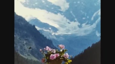 DOLOMITES, İtalya Mayıs 1969: 60 'larda Alpler' in karlı zirveleri