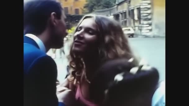 Pavia Itália Junho 1981 Recém Casados Deixam Igreja Após Cerimônia — Vídeo de Stock