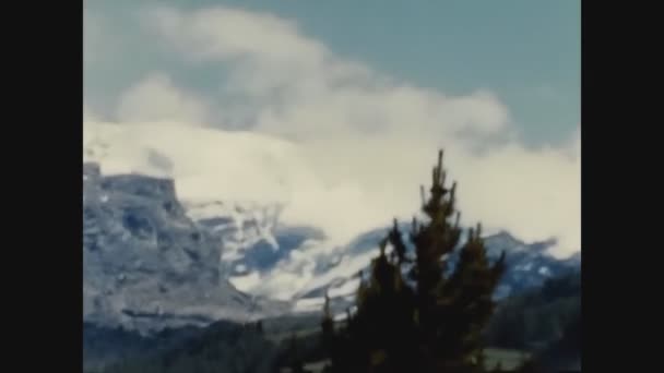 Dolomity Itálie Květen 1969 Snow Capapped Mountain Peaks — Stock video