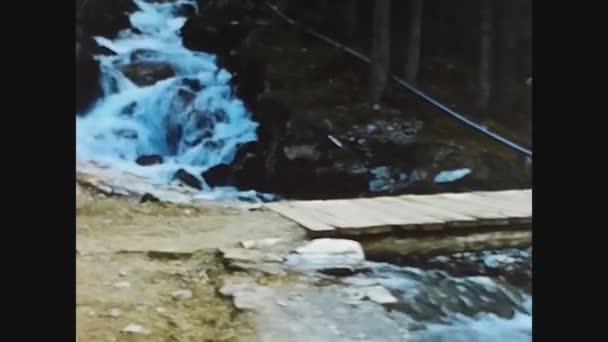 Dolomites Italia Mayo 1969 Arroyo Montaña Alza Cascada Los Años — Vídeo de stock