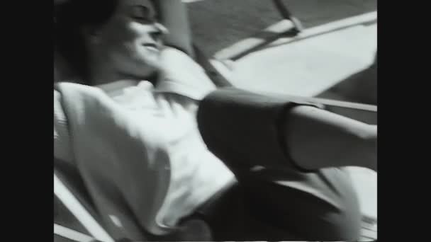 Dolomites Italy June 1967 여자가 의자에 — 비디오