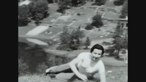 Dolomites Italia Junio 1967 Retrato Mujer Alpes Paisaje Los Años — Vídeos de Stock