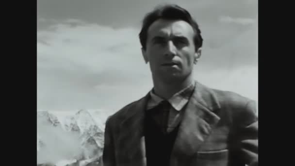 Доломитес Италия Июня 1967 Человек Слон Вершине Горы Годах — стоковое видео