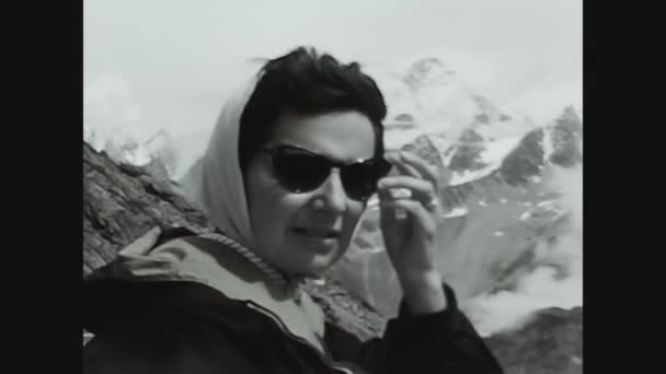 Dolomiter Italijuni 1967 Kvinnoporträtt Alperna Landskap Talet — Stockvideo