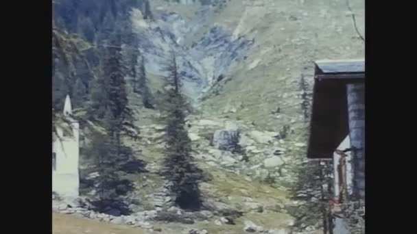 Dolomites Italia Mayo 1966 Pequeñas Dolomitas Village Vista Del Paisaje — Vídeos de Stock